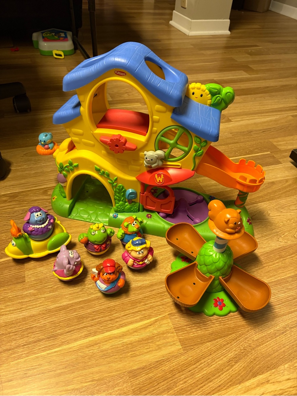 Playskool Weeble Wobble Playset House no sounds + Figures 2010